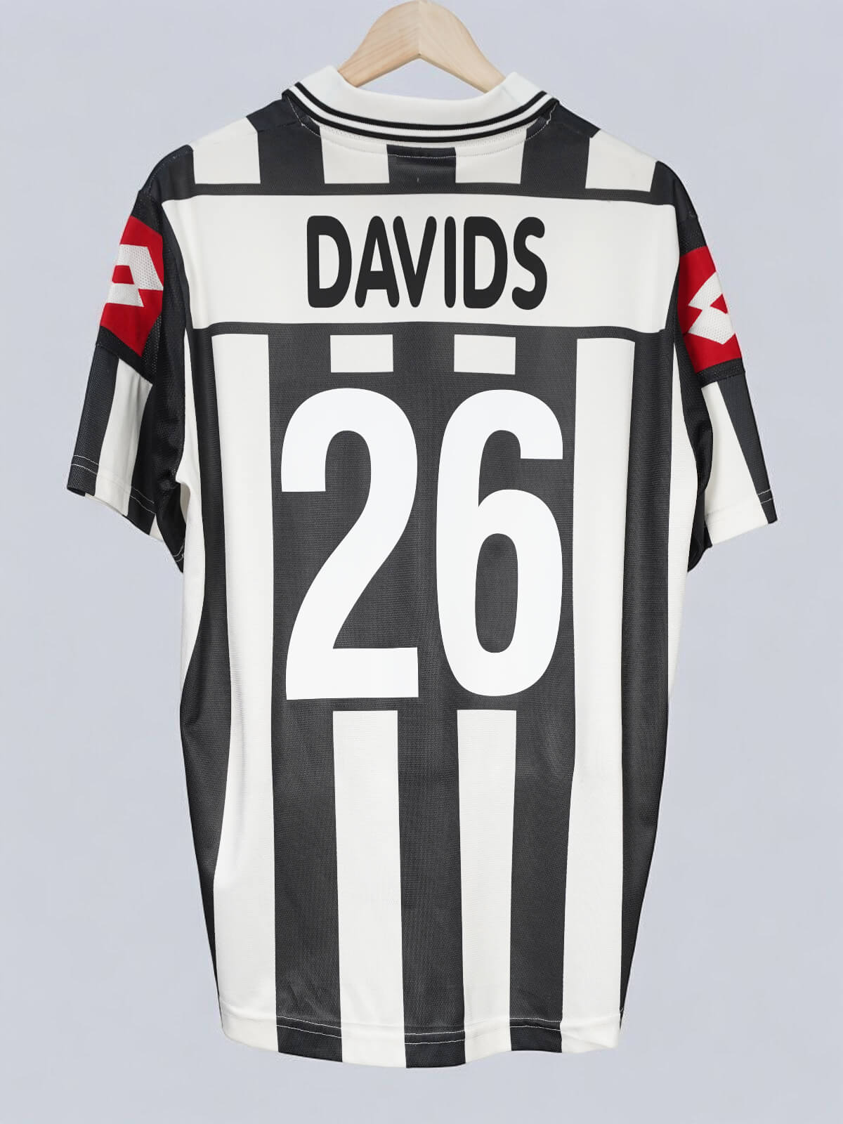 Juventus Home Shirt 2001/2 Davids 26 (L)