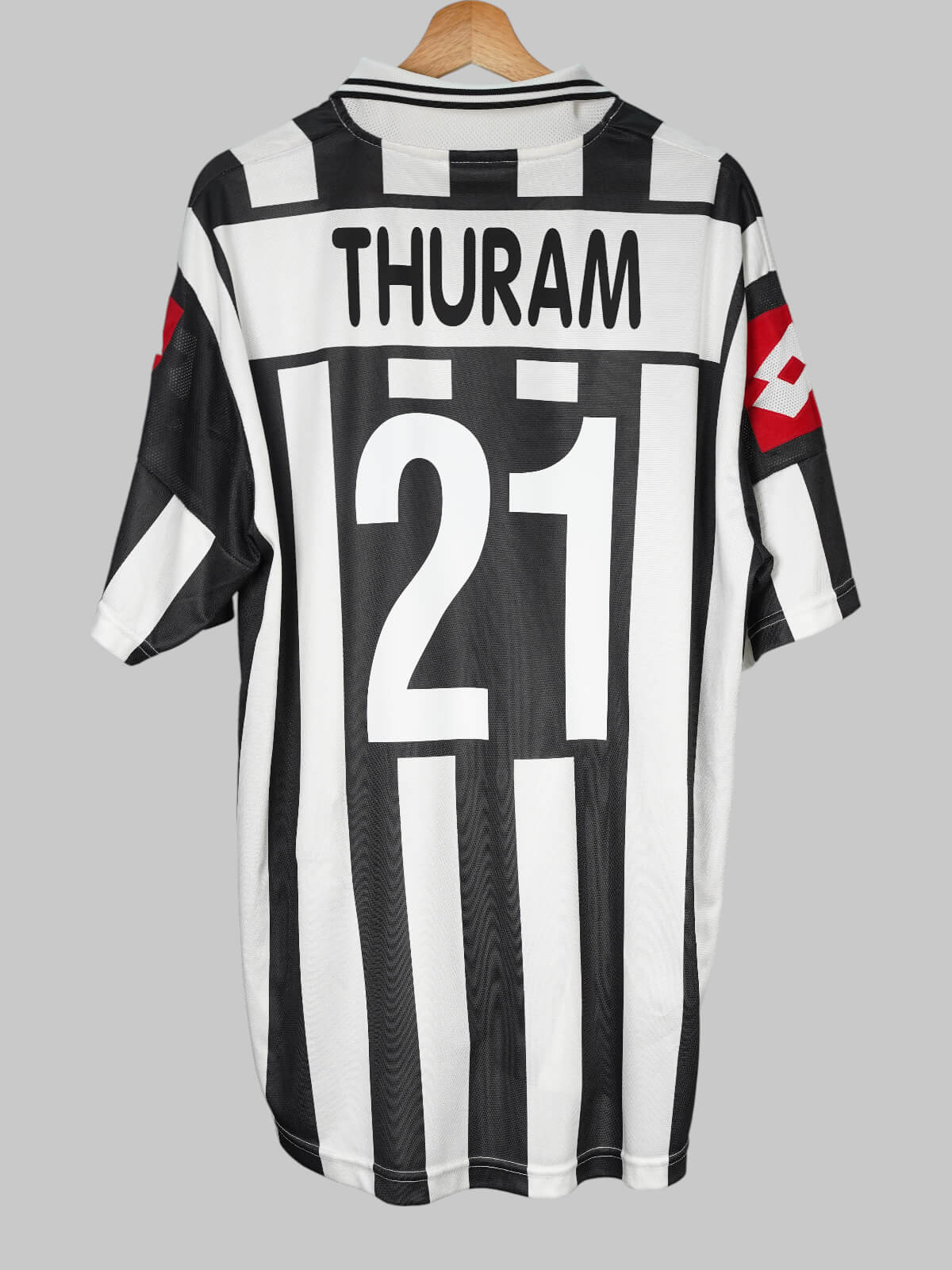 Juventus Home Shirt 2001/2 Thuram 21 (XL)