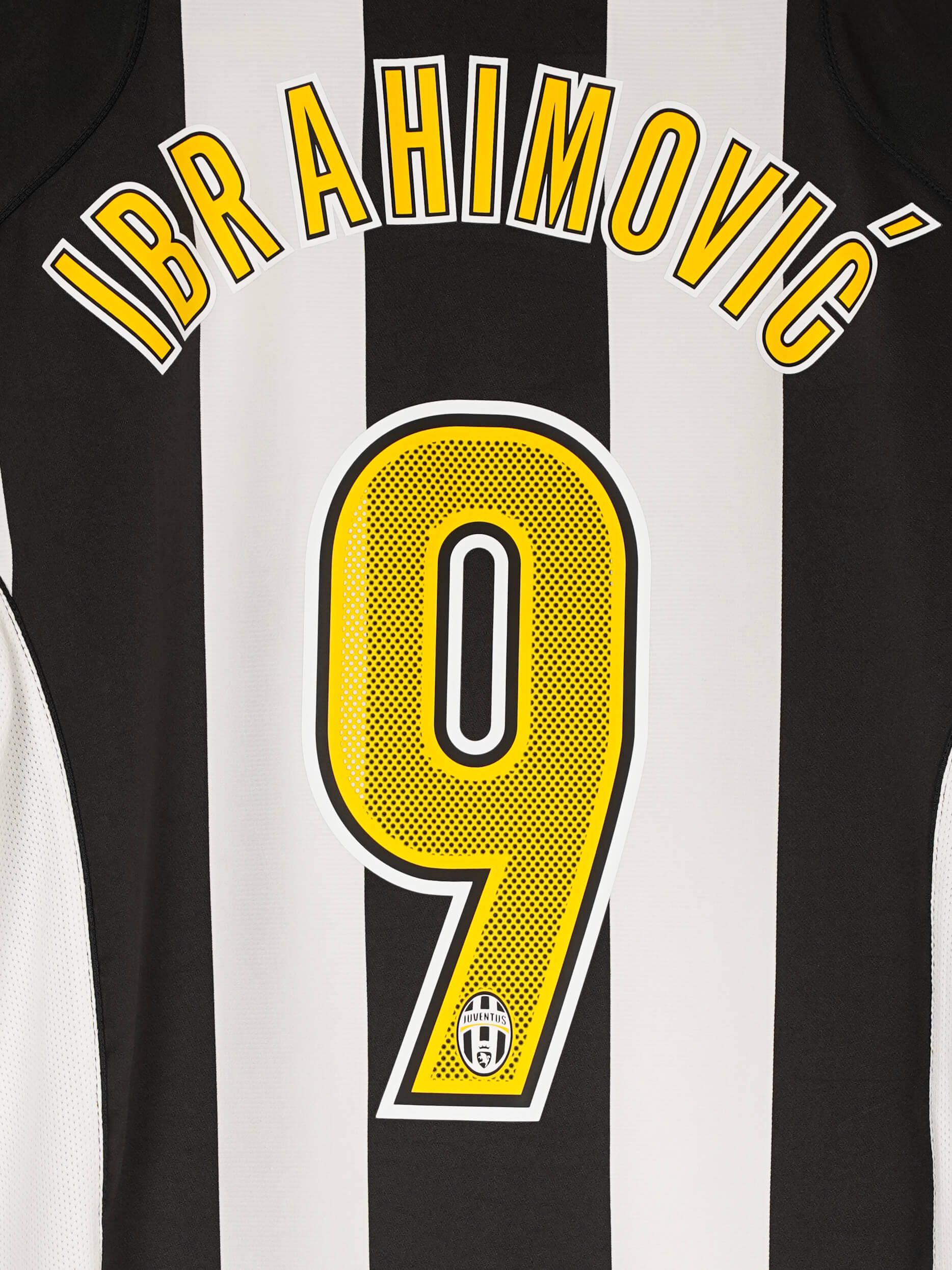 2004/05 Juventus Ibrahimović #9 Home Shirt (XL) Nike