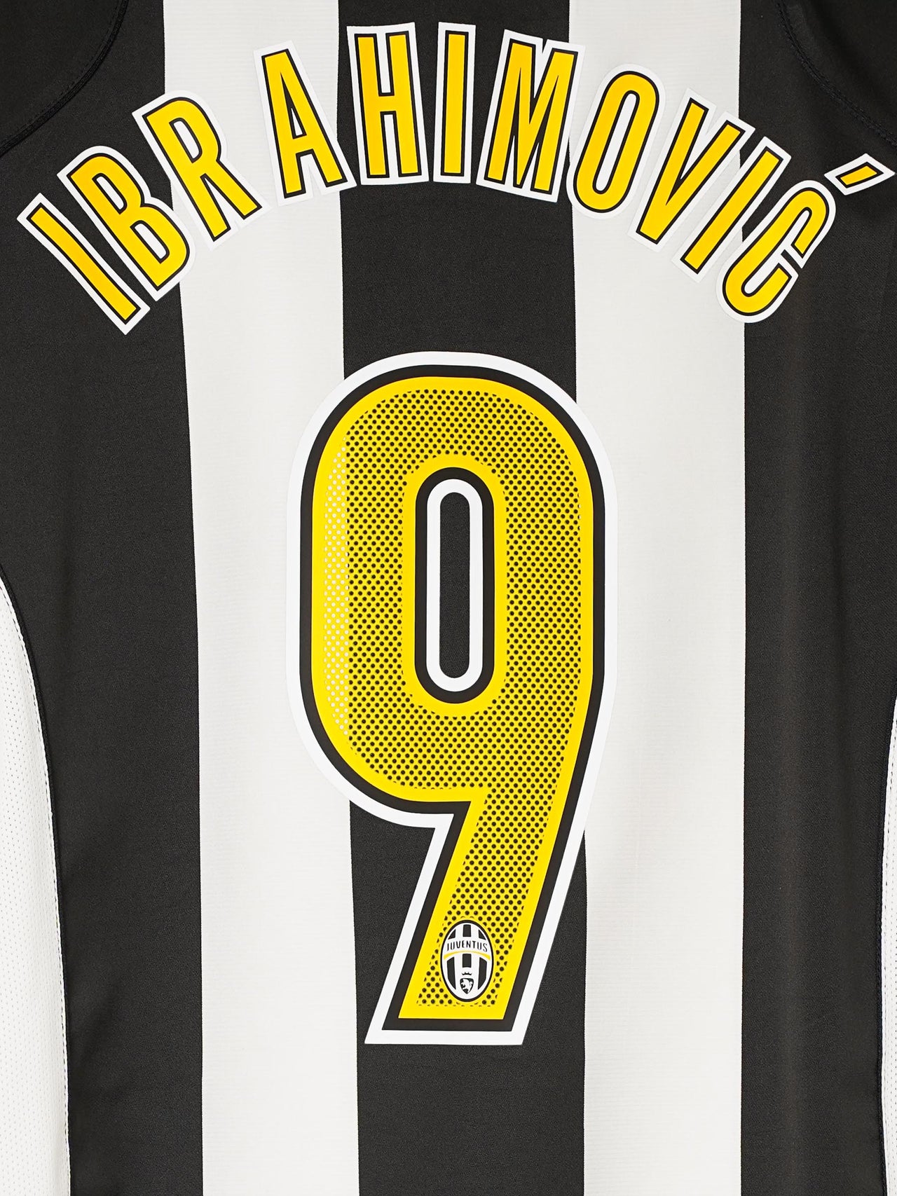 Juventus Home Shirt 2004/5 Ibrahimovic 9 (XL)