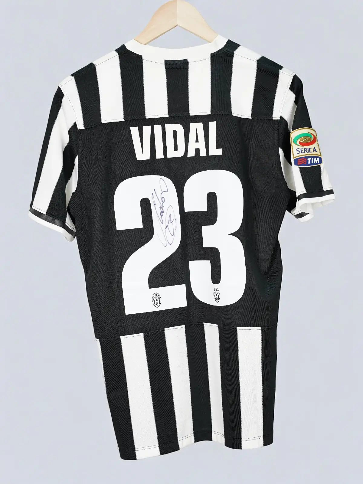 Juventus Home Shirt 2013/14 Vidal 23 Signed (M)