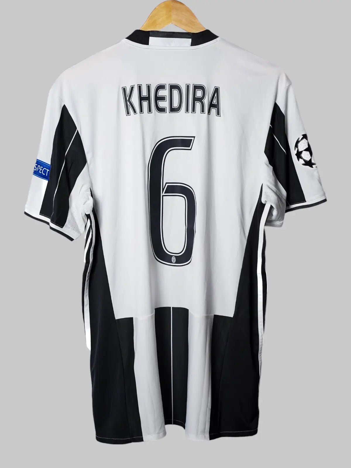 Juventus Home Shirt 2016/17 Khedira 6 (L)