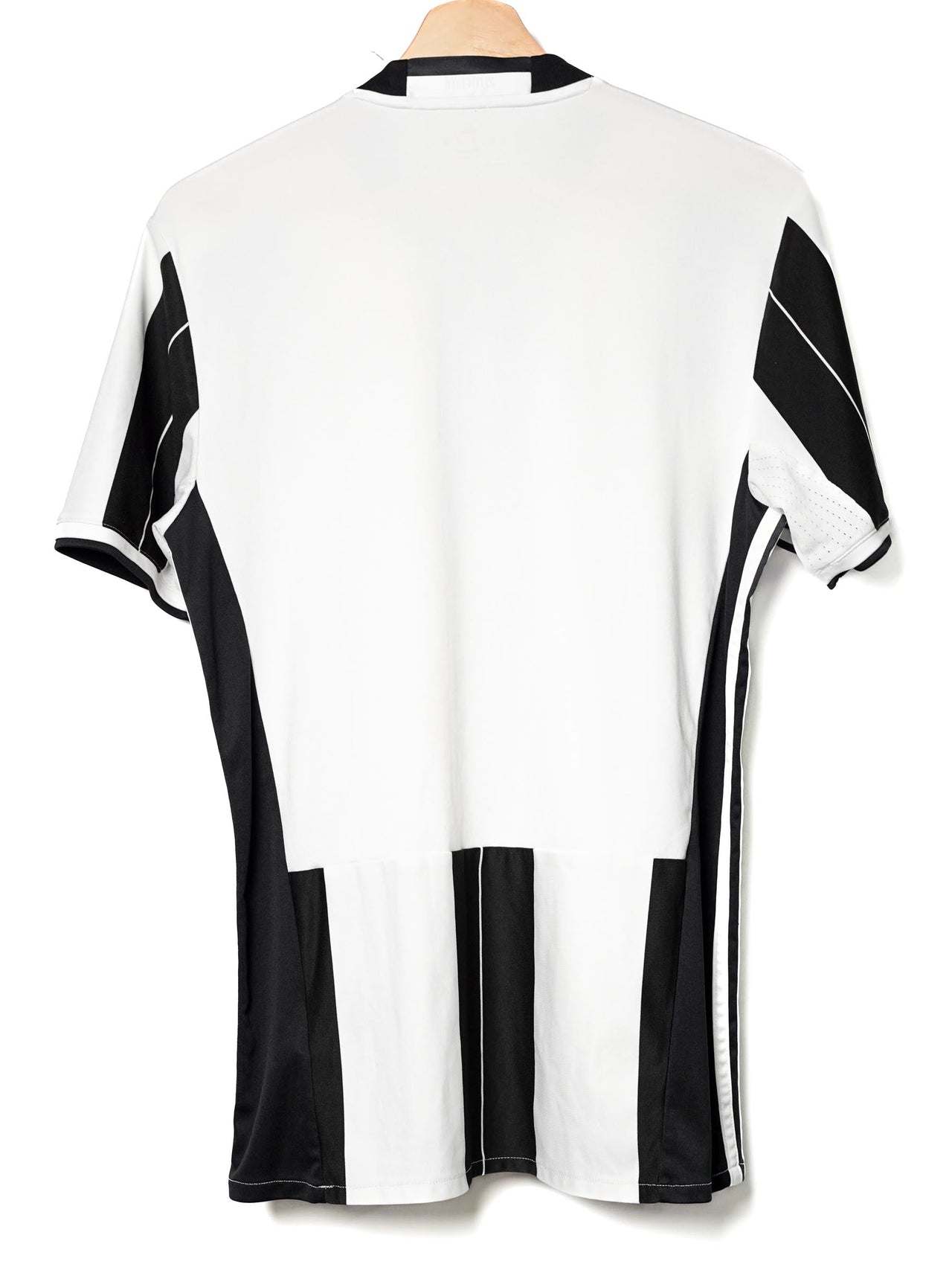 Juventus Home Shirt 2016/17 (M)
