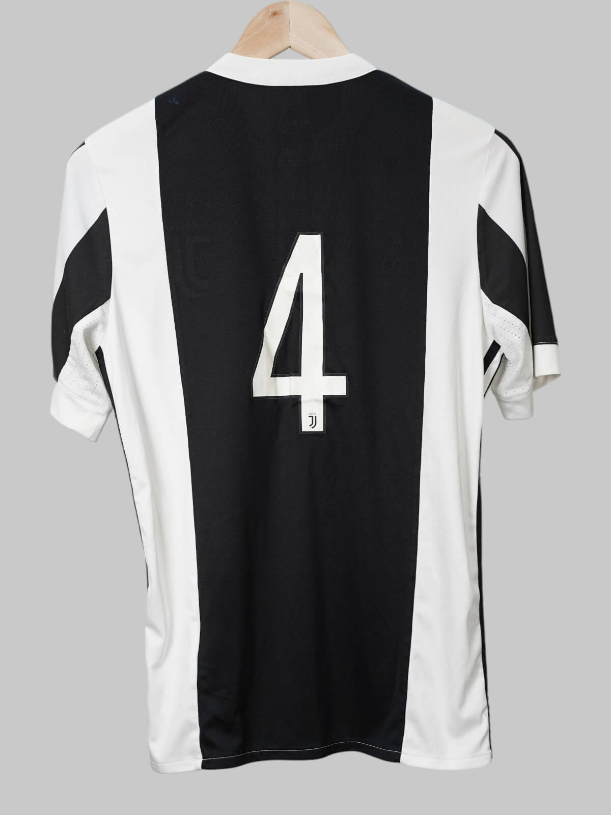 2017/18 Juventus #4 Home Shirt (XL Kids) Adidas | First11