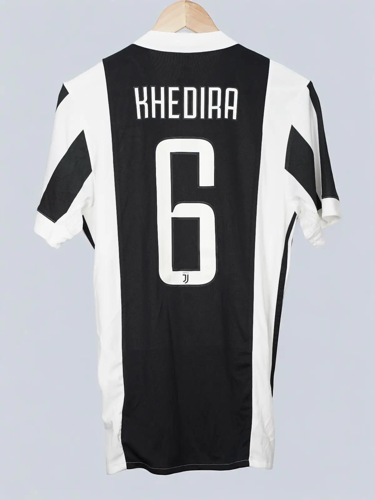 Juventus Home Shirt 2017/18 Khedira 6 (S)