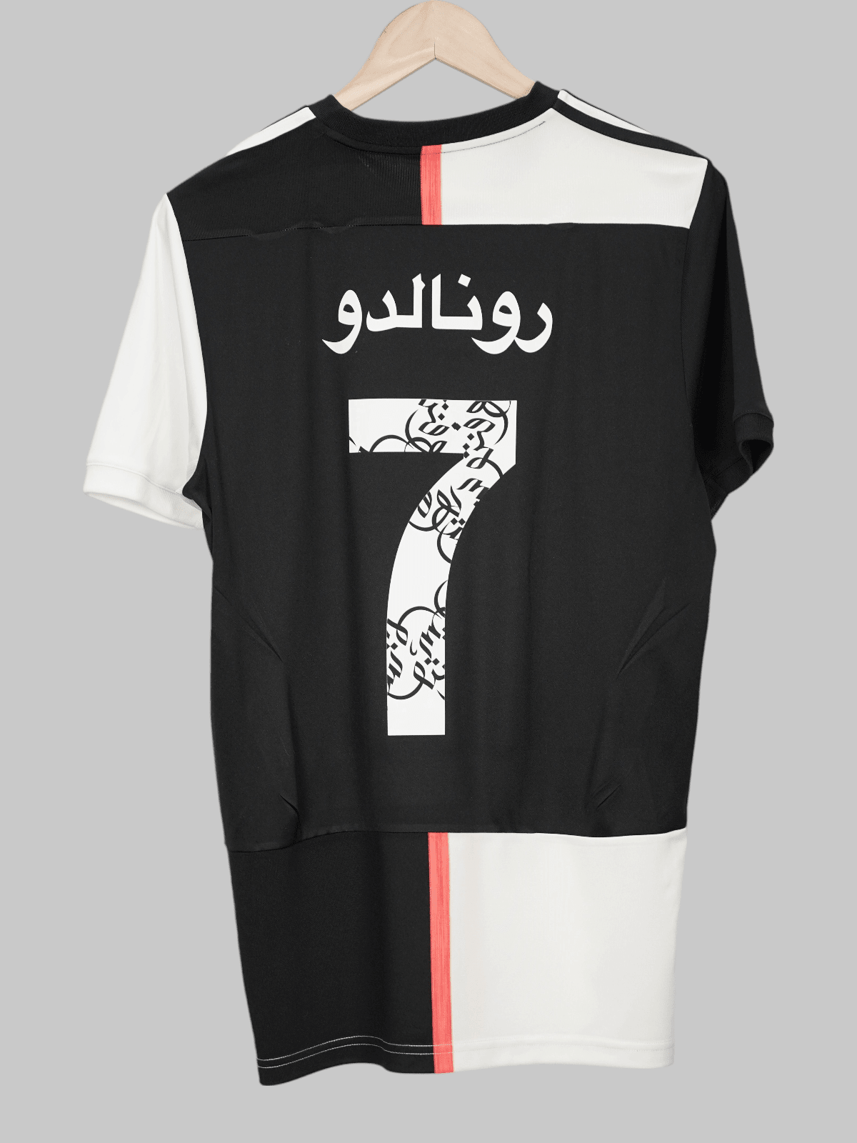 2019/20 Juventus Ronaldo #7 Home Shirt (M) Adidas | First11