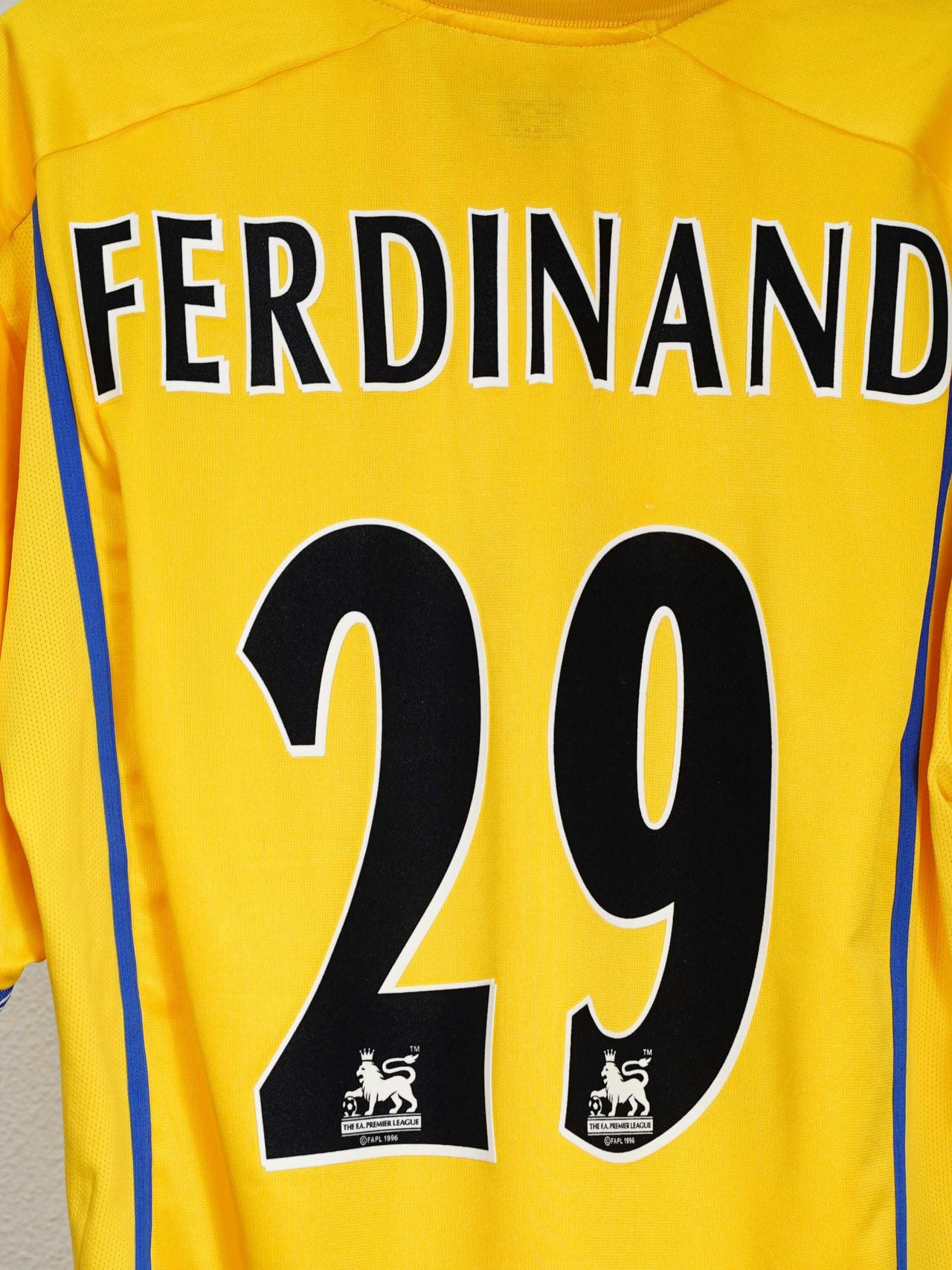 Leeds United Away Shirt 2000/2 Ferdinand 29 (L)