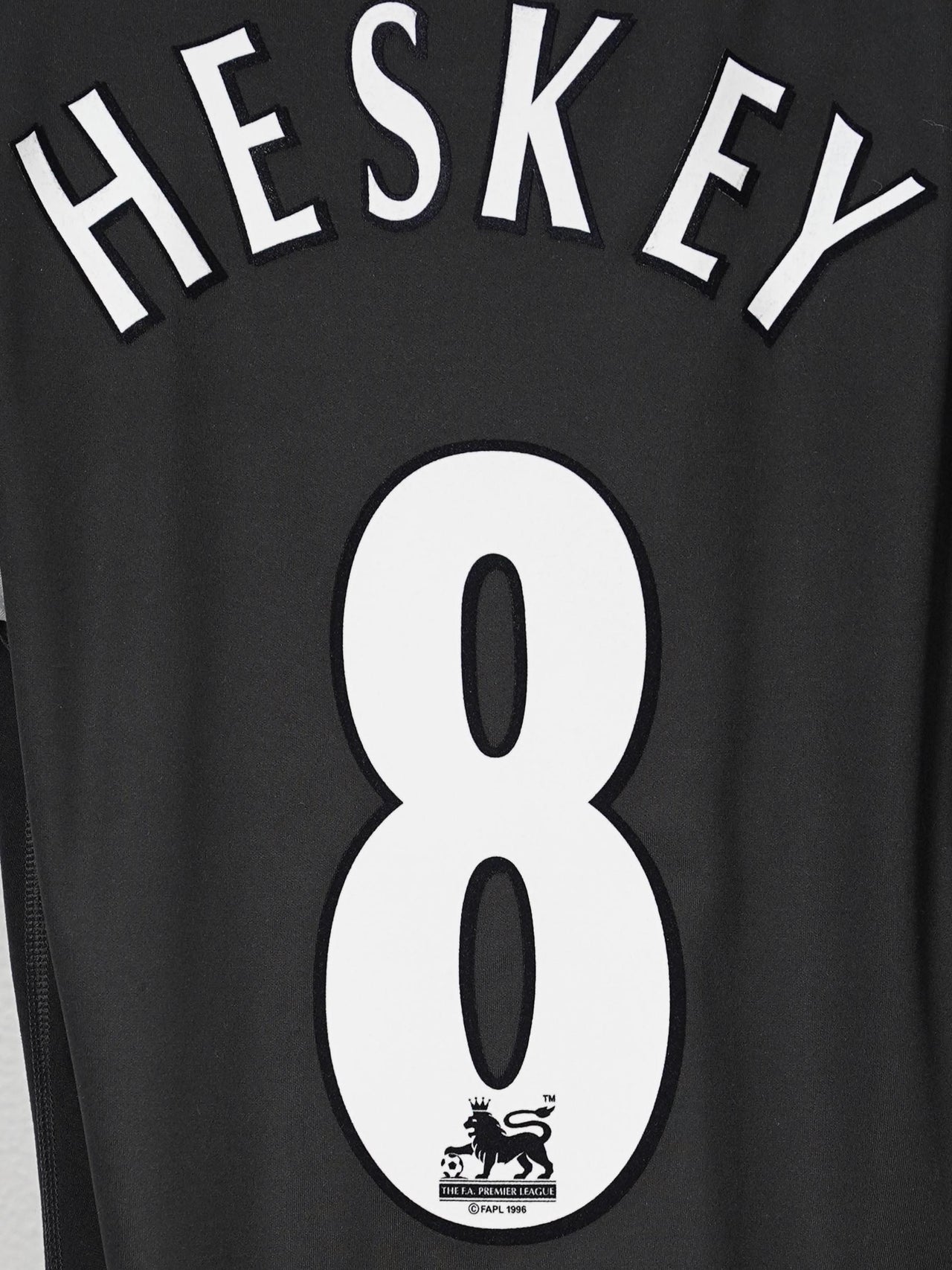 Liverpool Away Shirt 2002/3 Heskey 8 (L)