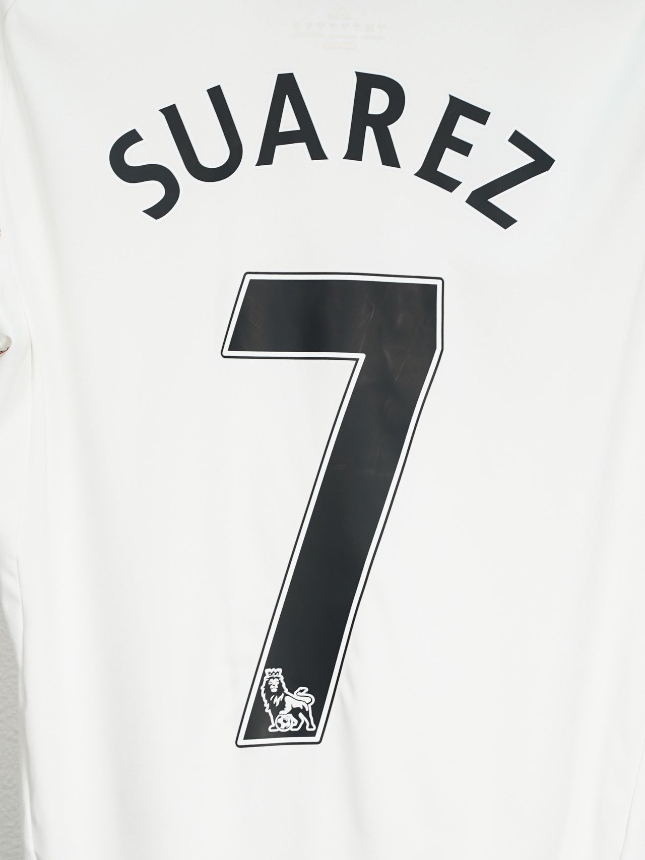 Liverpool Away Shirt 2010/11 Suarez 7 (S)