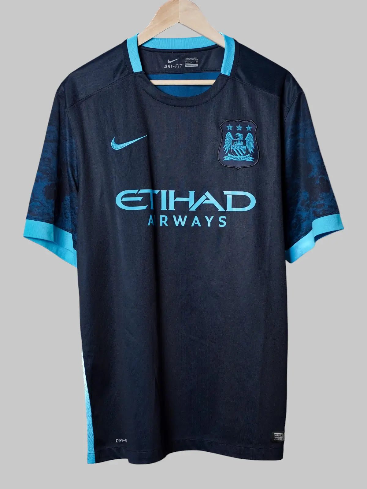 Manchester City Away Shirt 2015/16 Agüero 10 (XL)