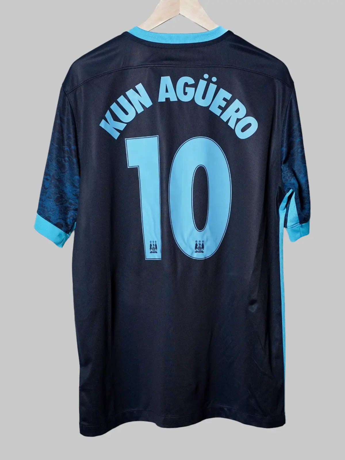 Manchester City Away Shirt 2015/16 Agüero 10 (XL)