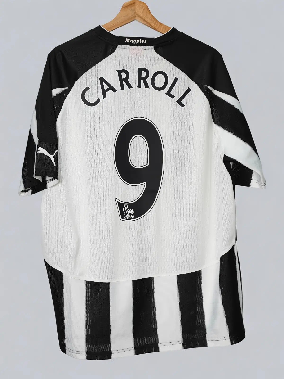 Newcastle Home Shirt 2010/11 Carroll 9 (L)