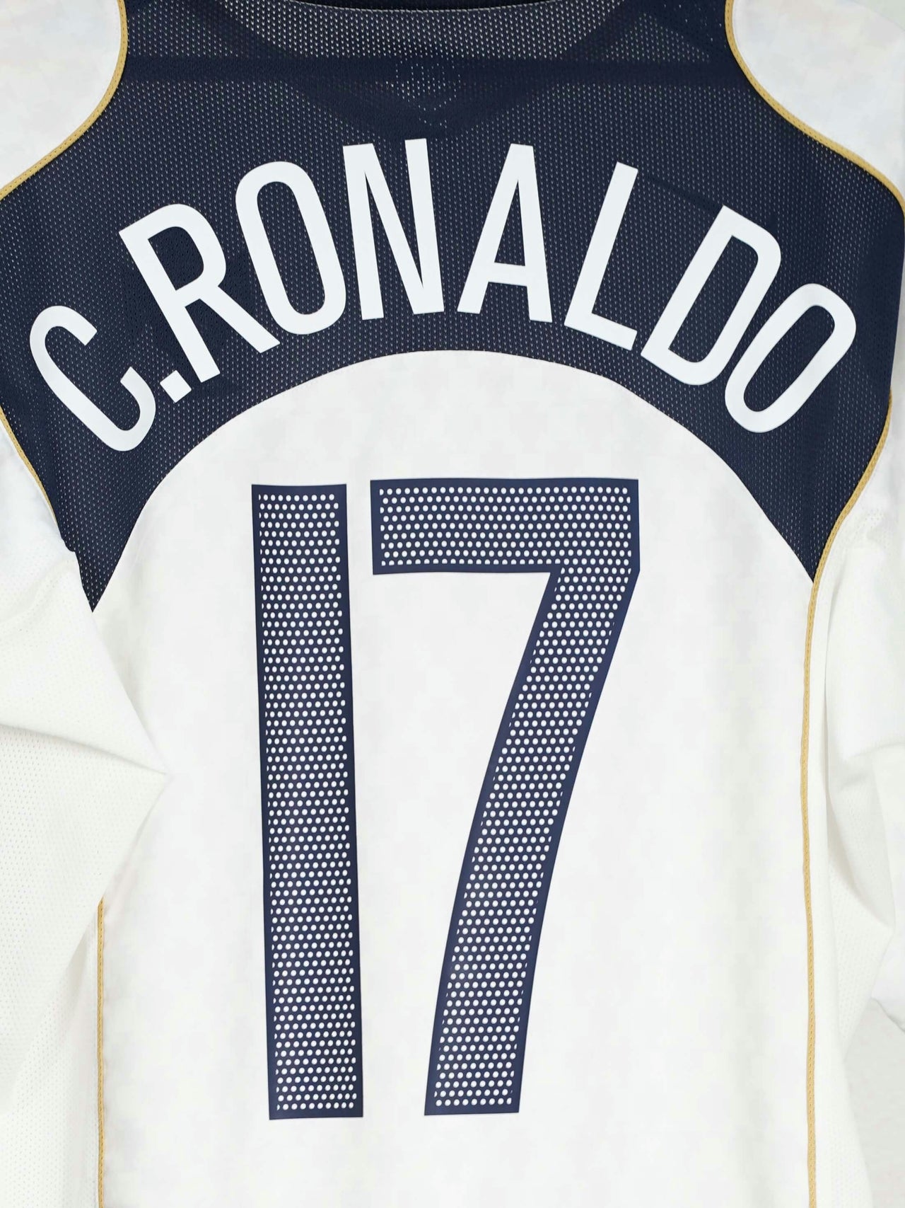 Portugal Away Shirt 2004/5 C.Ronaldo 17 (L)