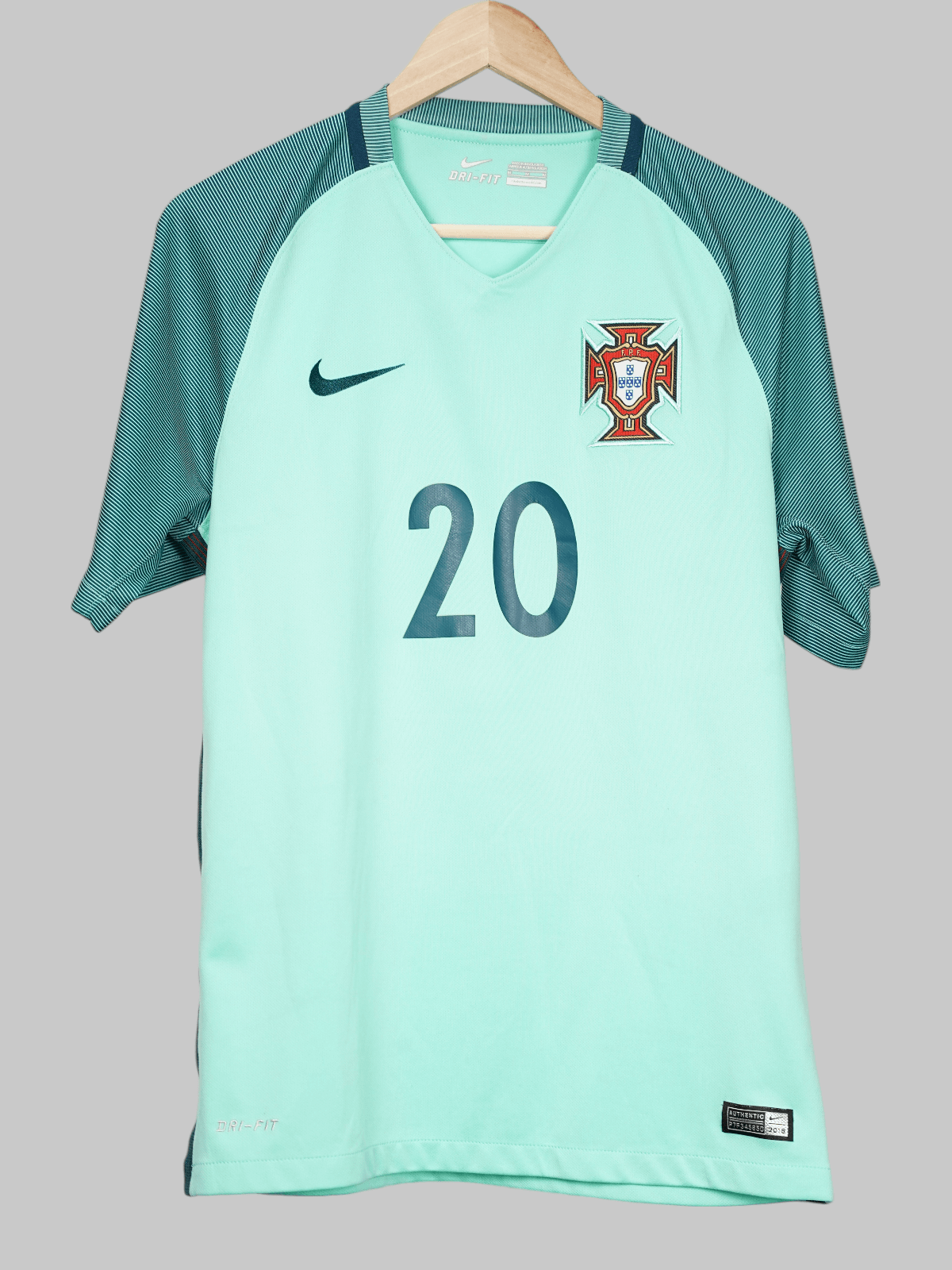 Portugal Away Shirt 2016/17 Quaresma 20 (M)