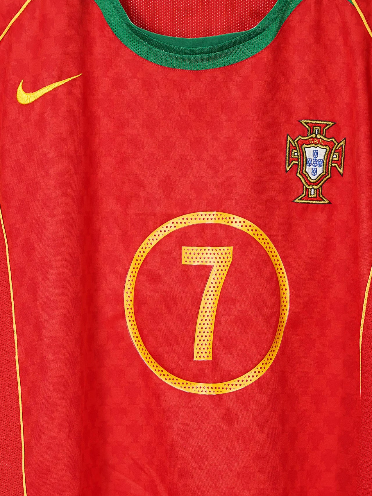 Portugal Home Shirt 2004 - 06 Figo 7 (XL)