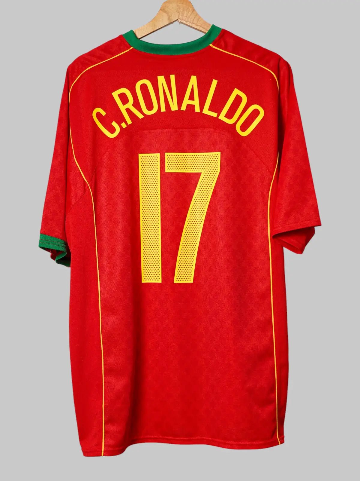 2004/06 Portugal Ronaldo #17 Home Shirt (XXL) Nike | First11
