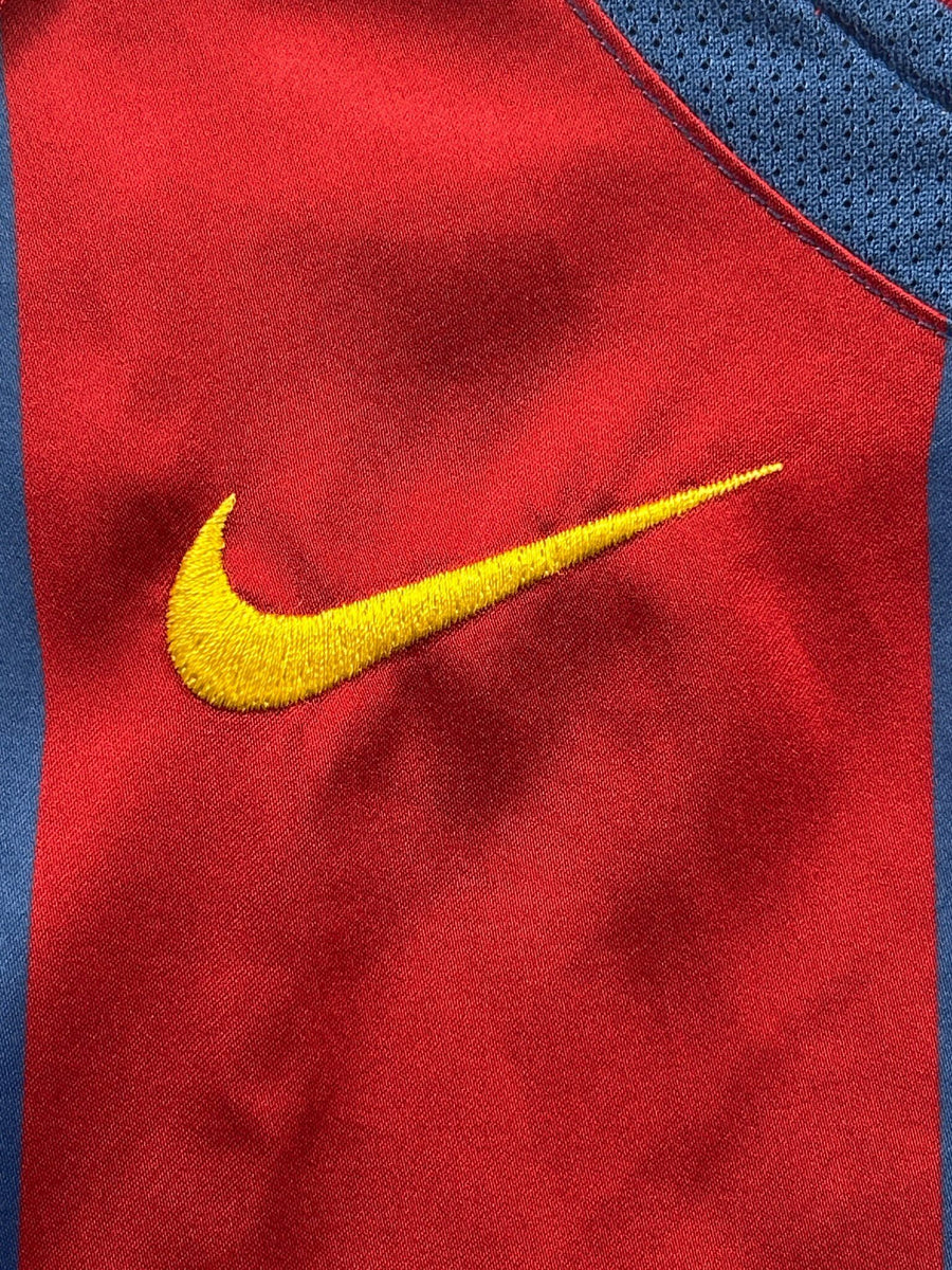 2004/5 Barcelona Ronaldinho #10 Home Shirt (M)