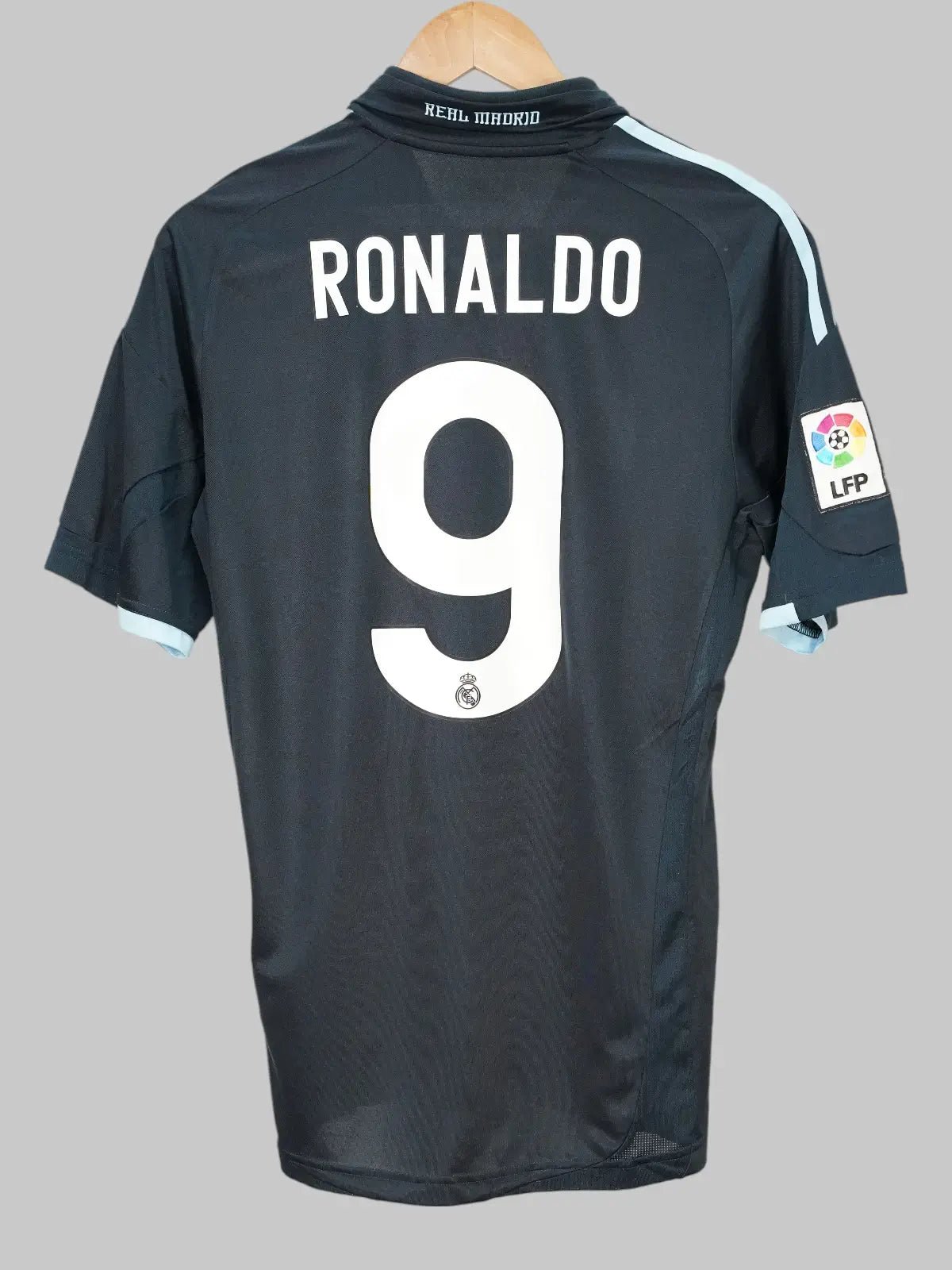 Real Madrid Away Shirt 2009/10 Ronaldo 9 (M)