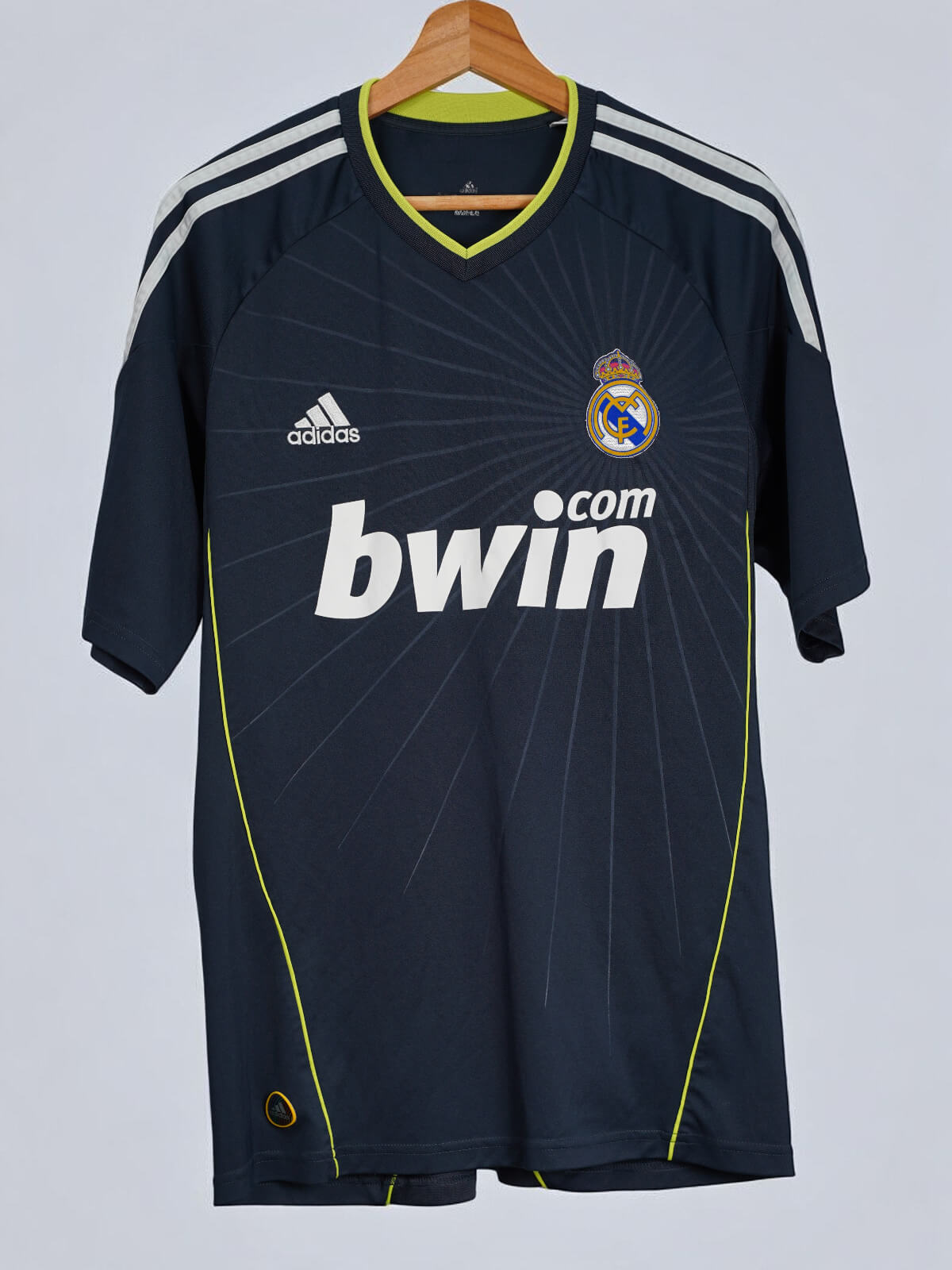 Real Madrid Away Shirt 2010/11 Ozil 23 (M)