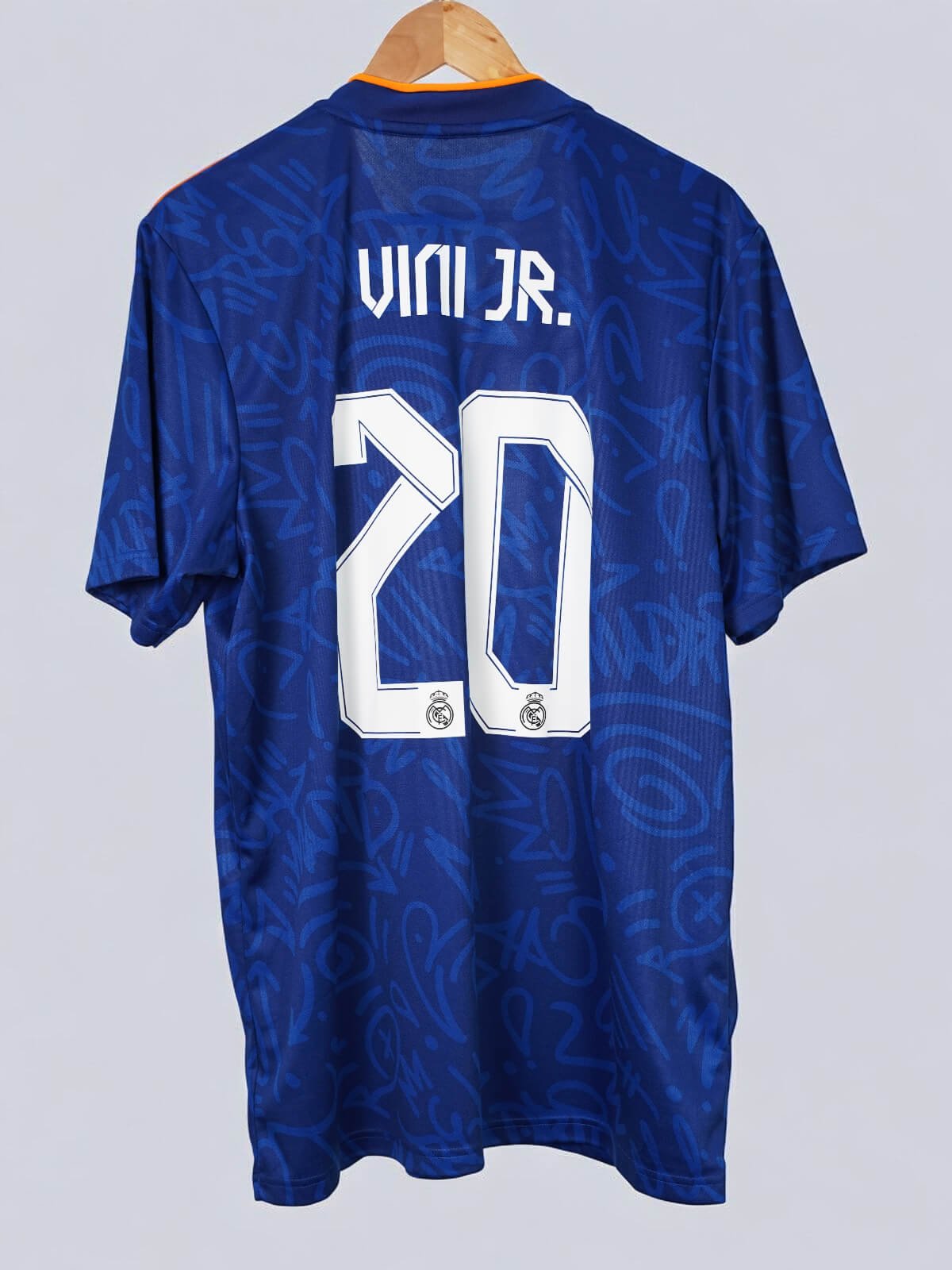 Real Madrid Away Shirt 2021/22 Vini Jr 20 (XL)