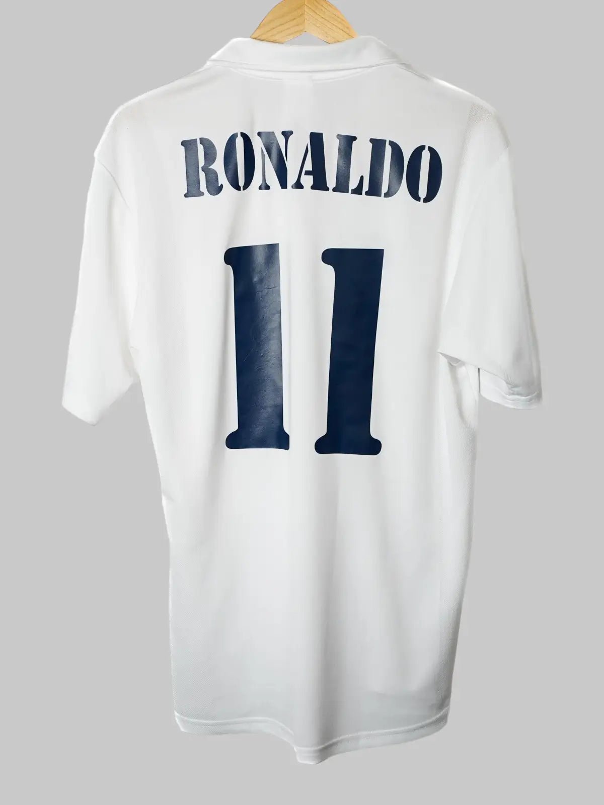 Real Madrid Home Shirt 2001/02 Ronaldo 11 (M)