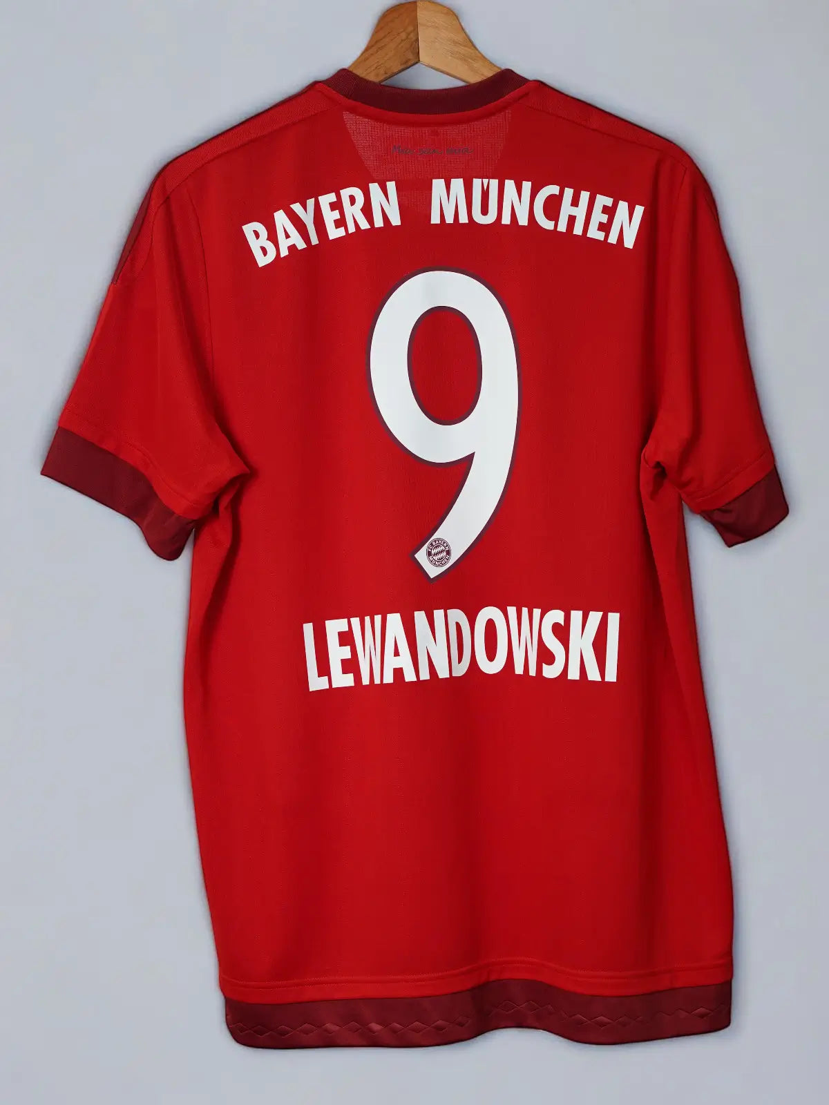 Bayern Munich Home Shirt 2015/16 Lewandowski #9 (L)