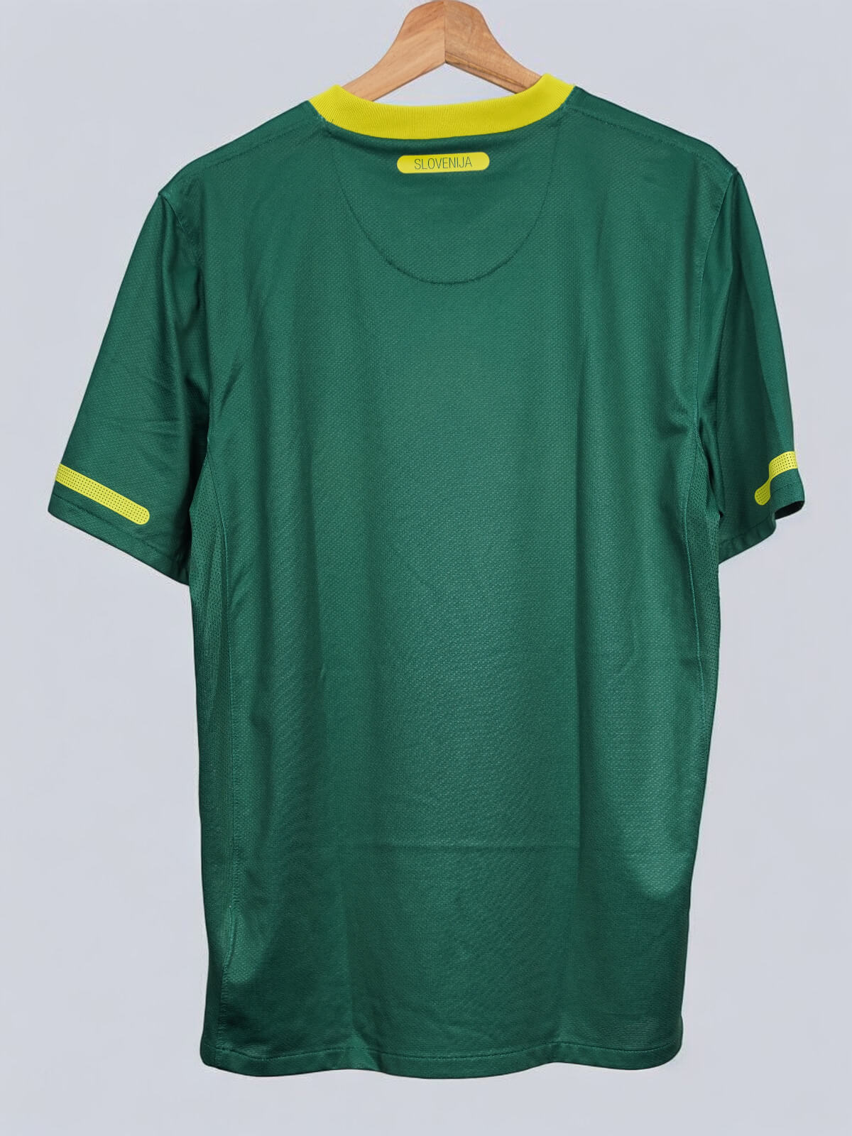 Slovenia Away Shirt 2010/12 (M)