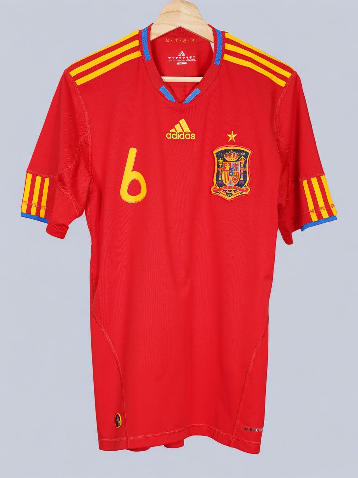 Spain Home Shirt 2010/11 Iniesta 6 (M)