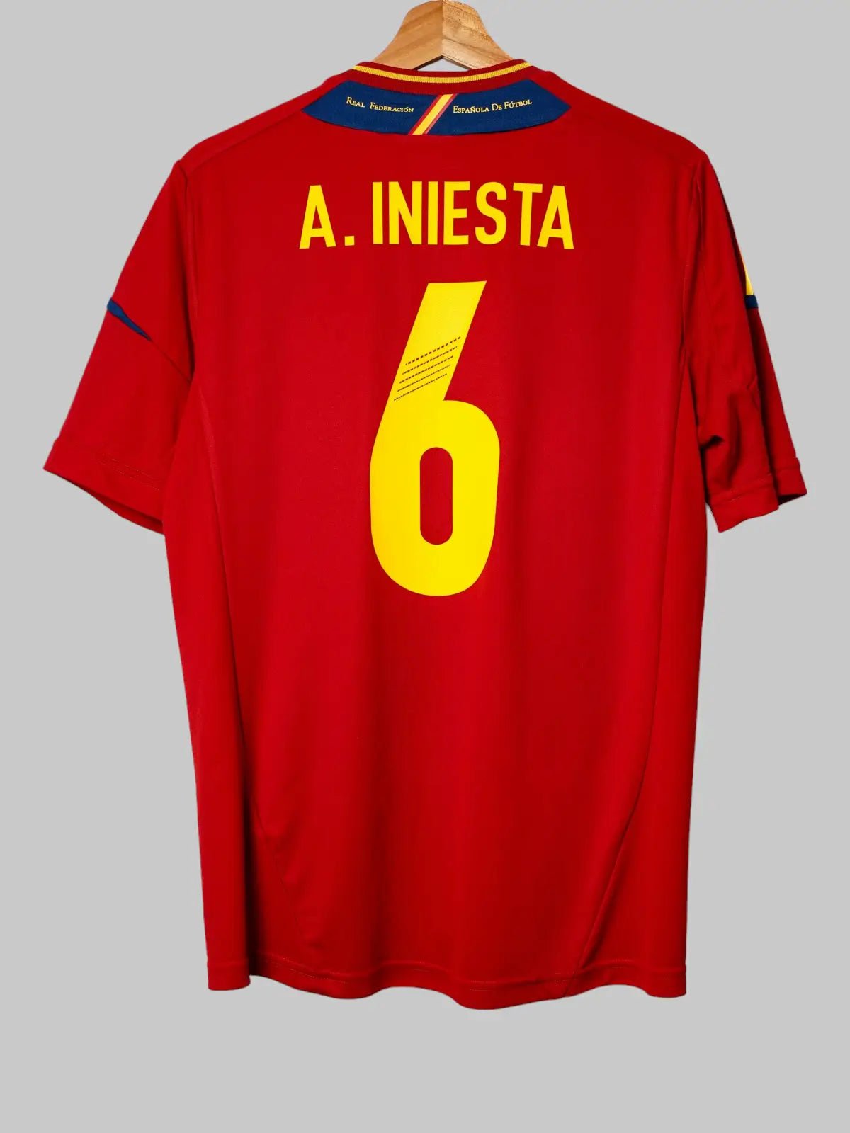 Spain Home Shirt 2012/13 A.Iniesta 6 (M)