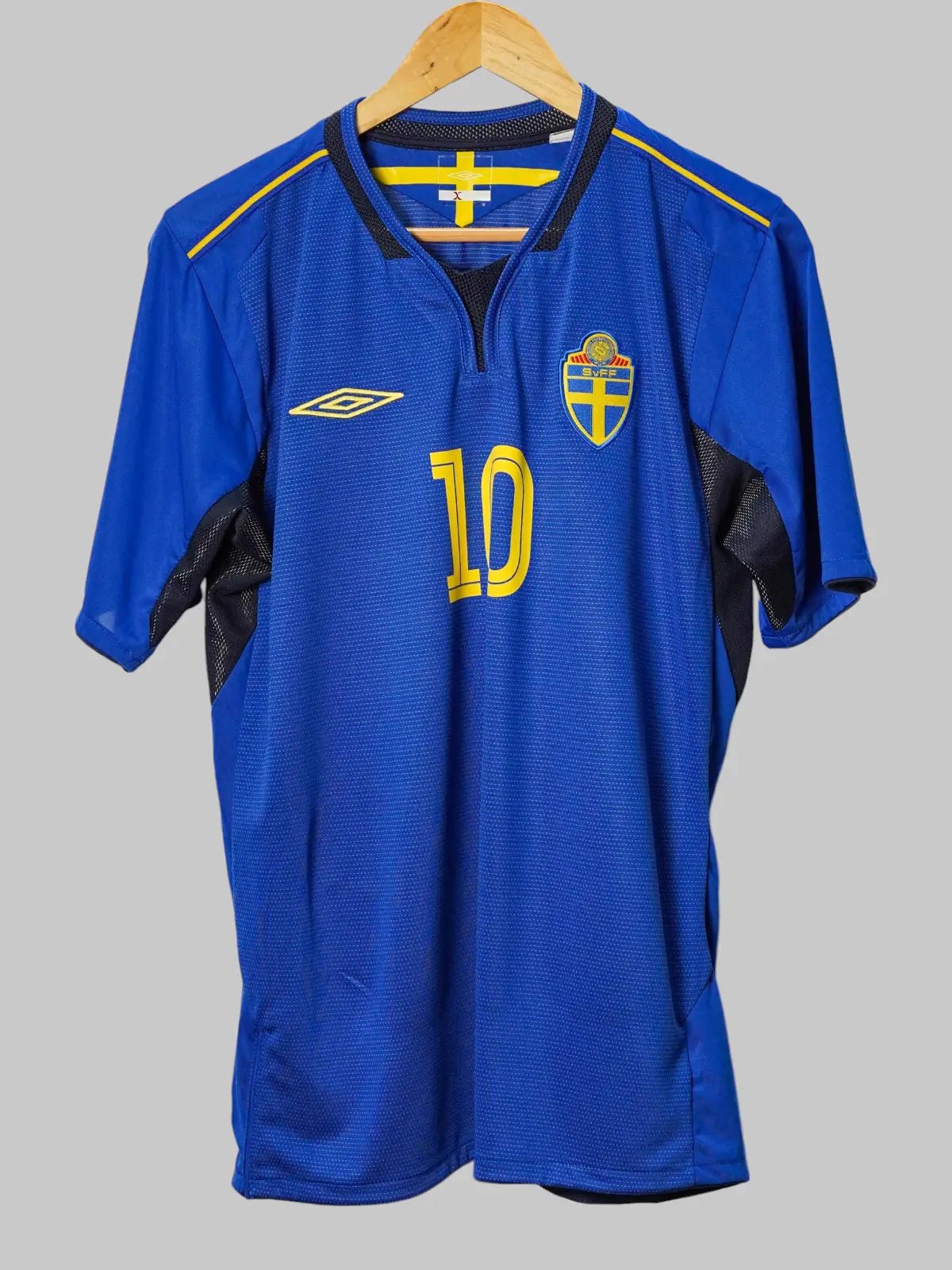 Sweden Away Shirt 2005/06 Ibrahimovic 10 (M)
