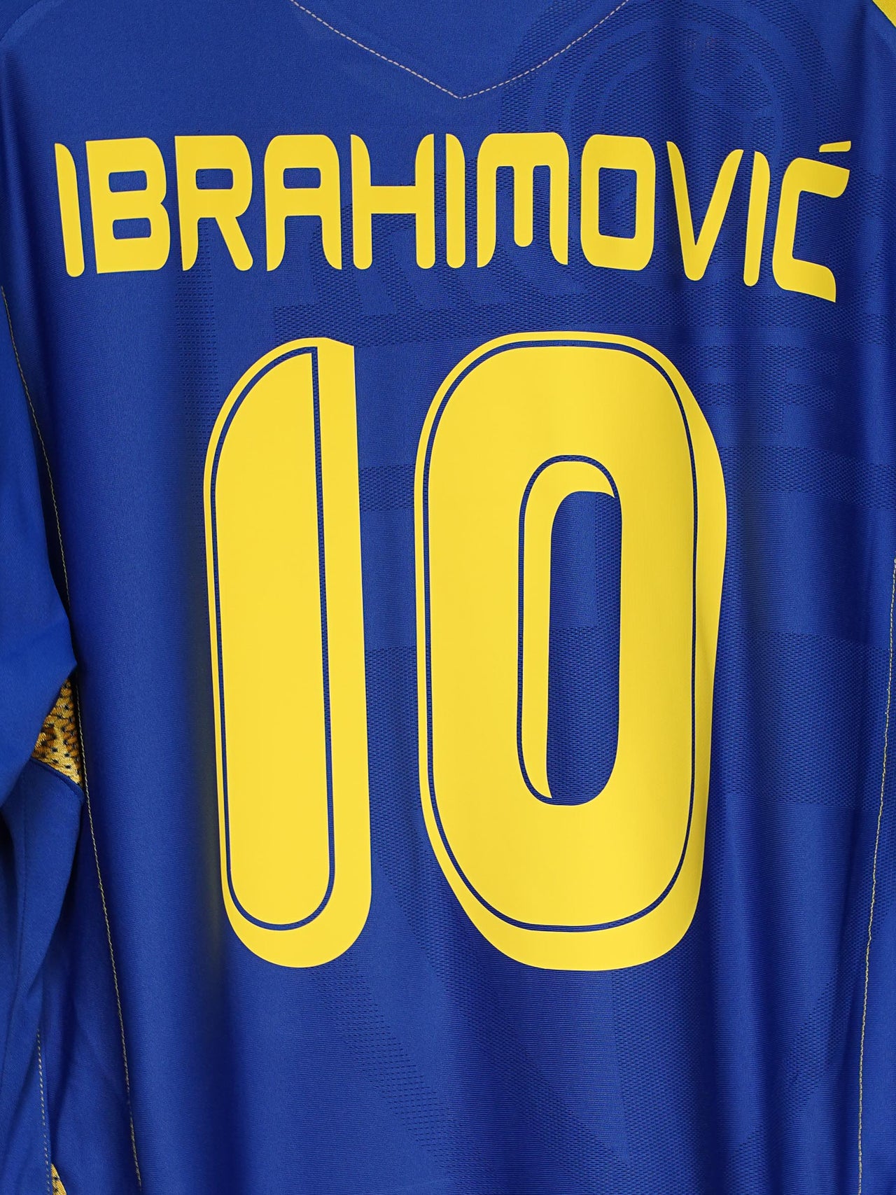 Sweden Away Shirt 2006/7 Ibrahimovic 10 (XL)
