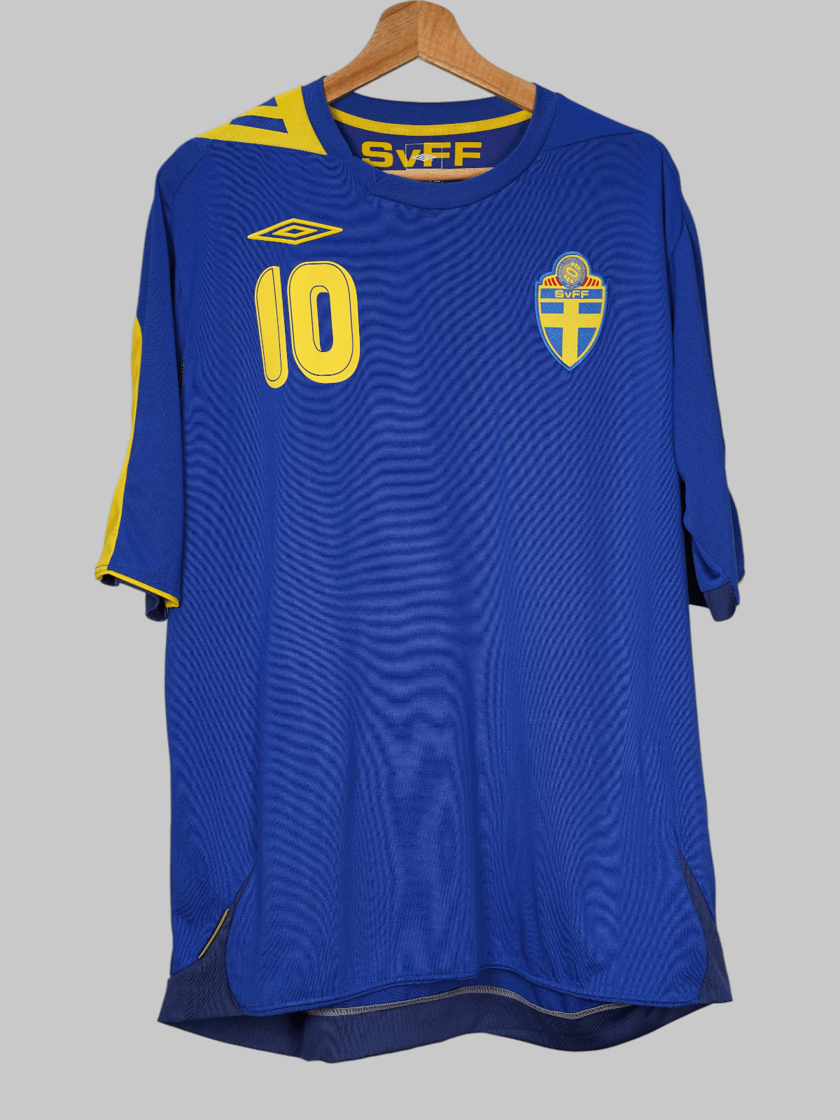 2006/07 Sweden Ibrahimović #10 Away Shirt (XL) Umbro | First11