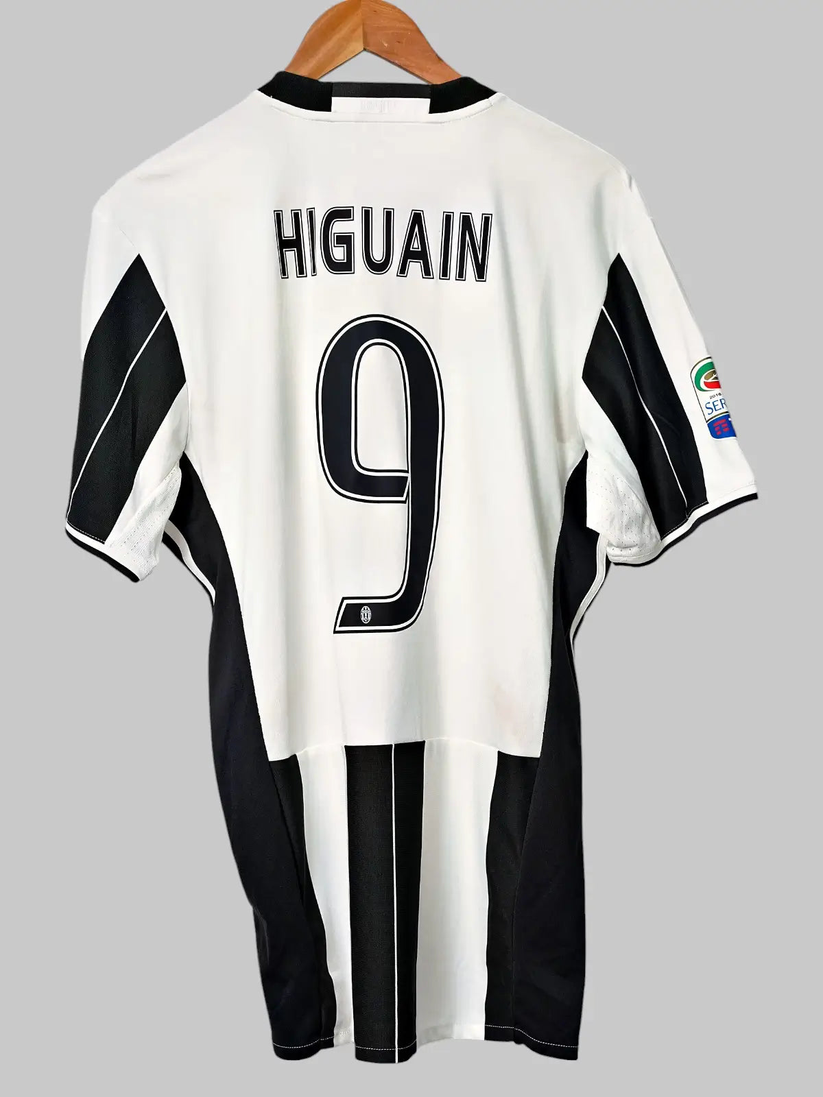 Juventus Home Shirt 2016/17 Higuain #9 (L)