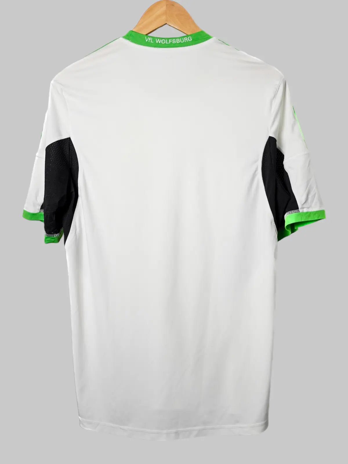 Wolfsburg Away Shirt 2013/14 (L)