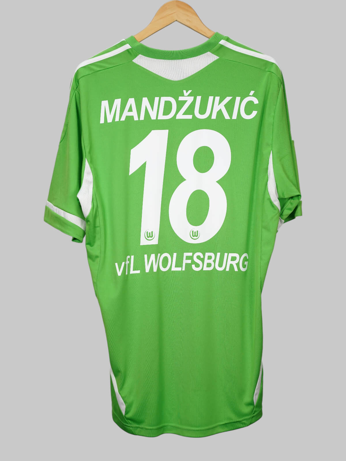 Wolfsburg Home Shirt 2011/12 Mandzukic 18 (XL)