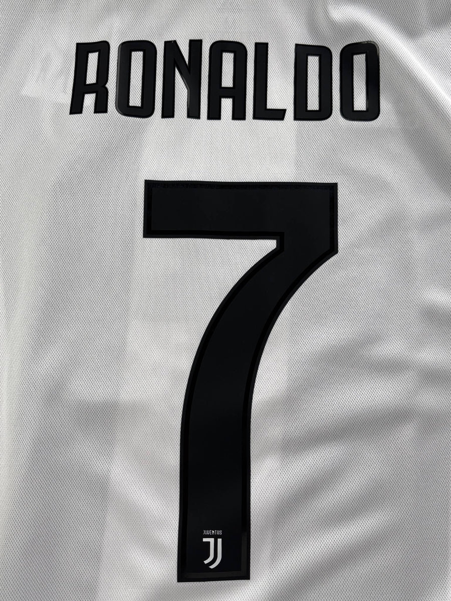 2018/19 Juventus Ronaldo #7 Home Shirt (M)