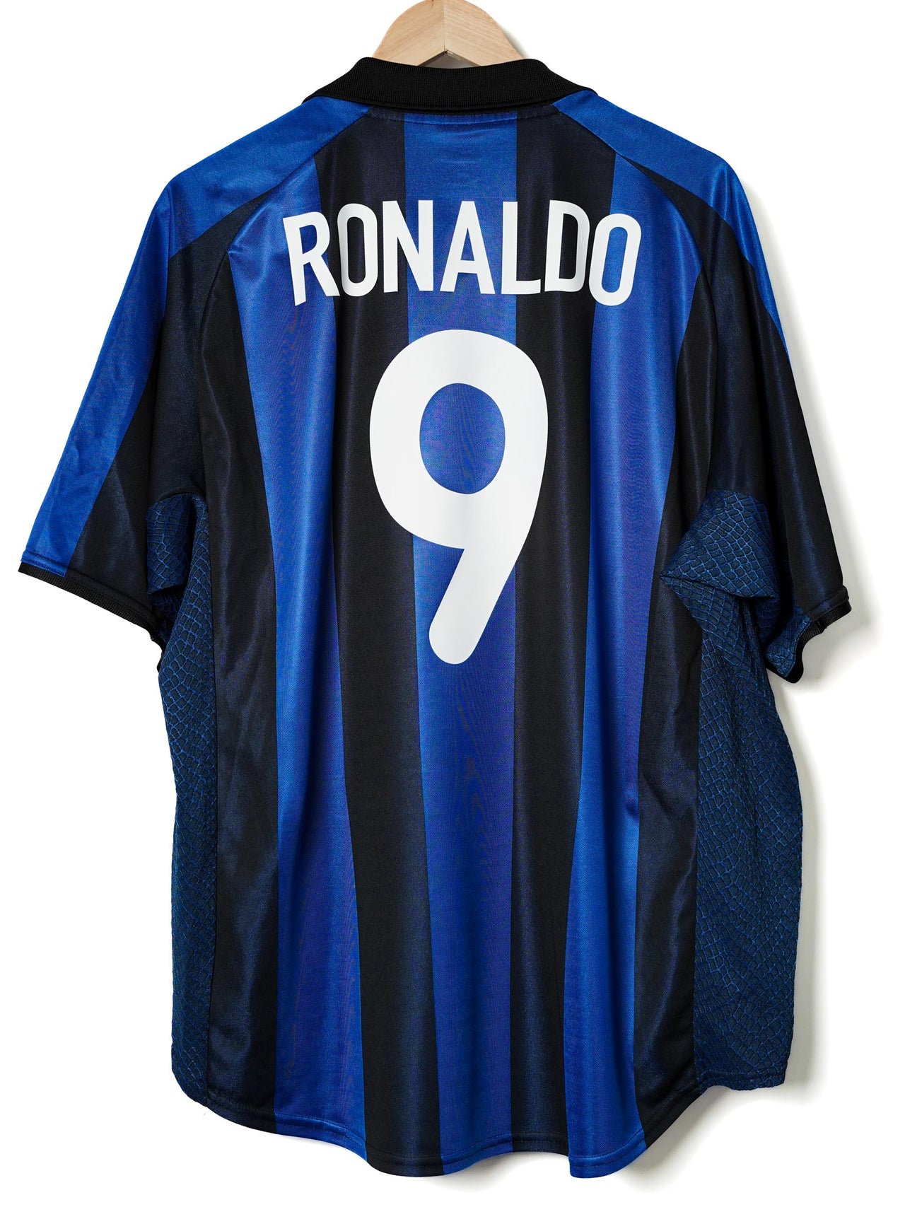 Inter Milan Home Shirt 2001/2 Ronaldo #9 (XL)