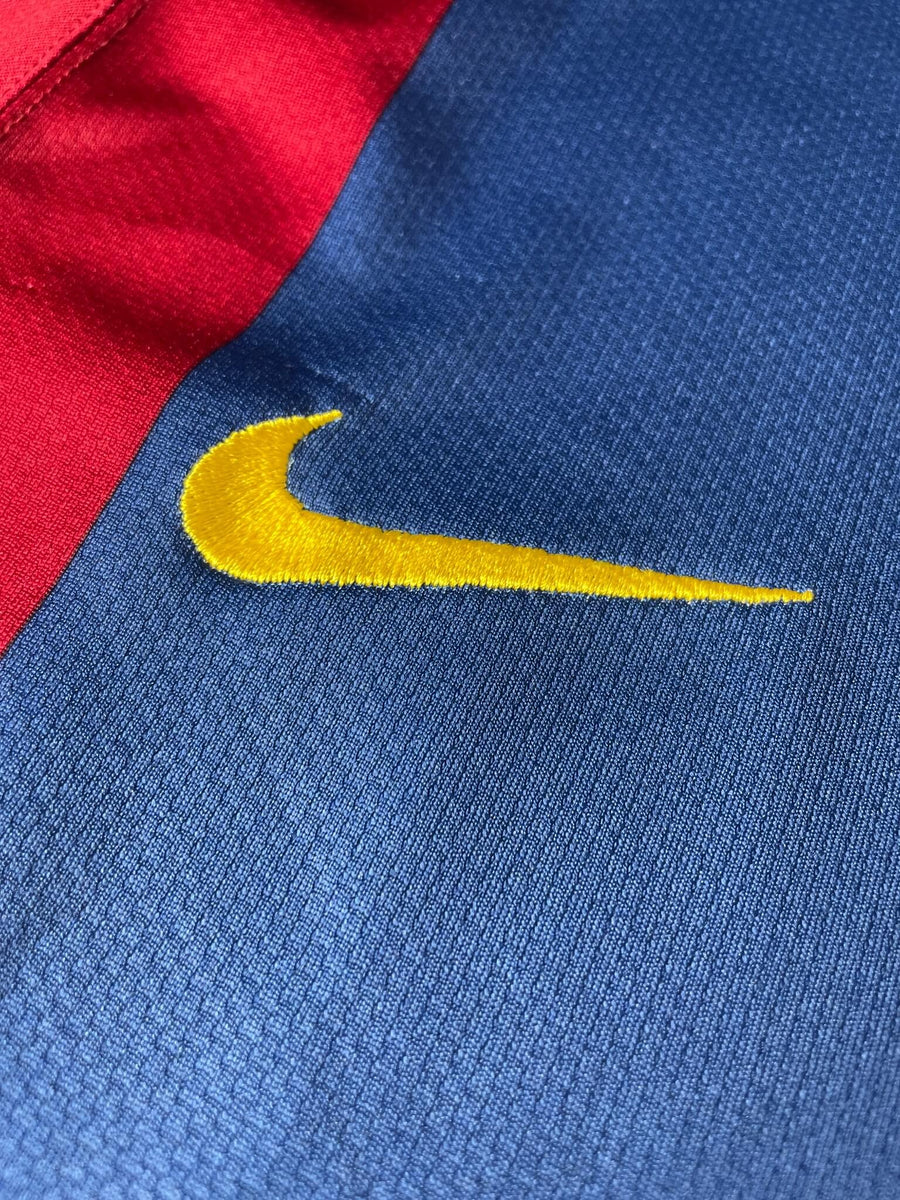 2006/07 Barcelona Ronaldinho #10 Home Shirt (M)